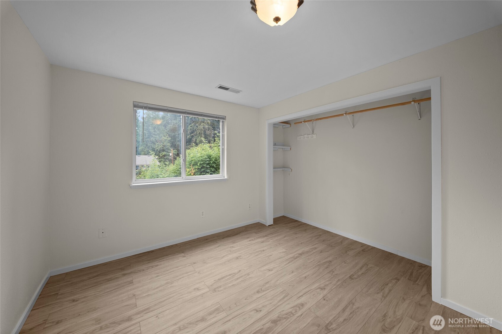 9320 31 Street Property Photo 28