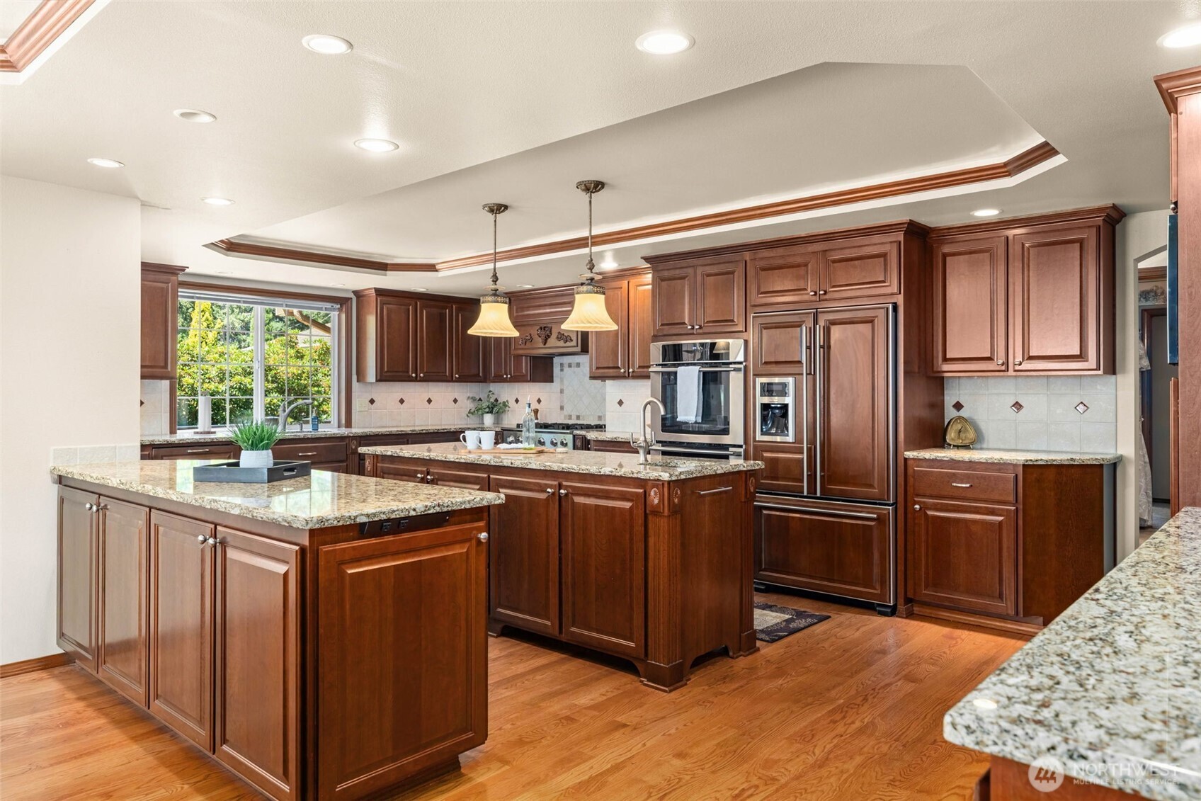 706 N Huson Property Photo 12