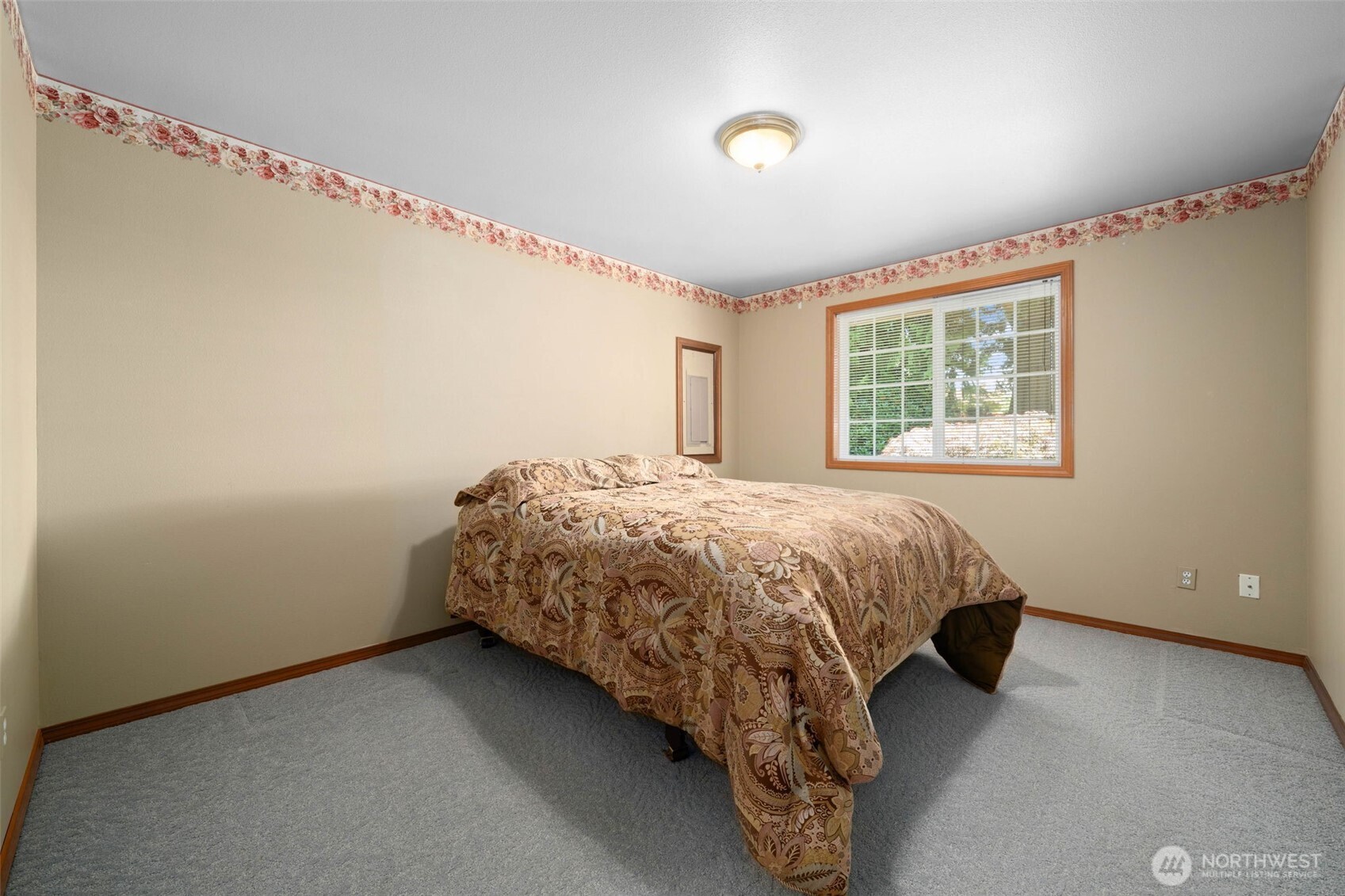 706 N Huson Property Photo 18