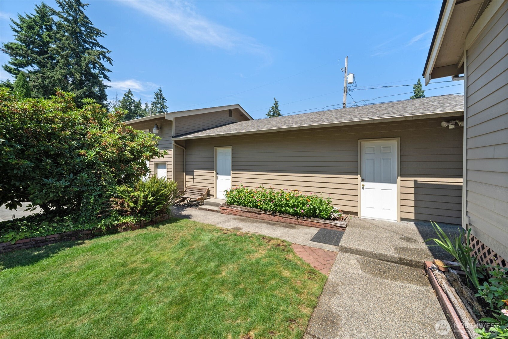 706 N Huson Property Photo 35