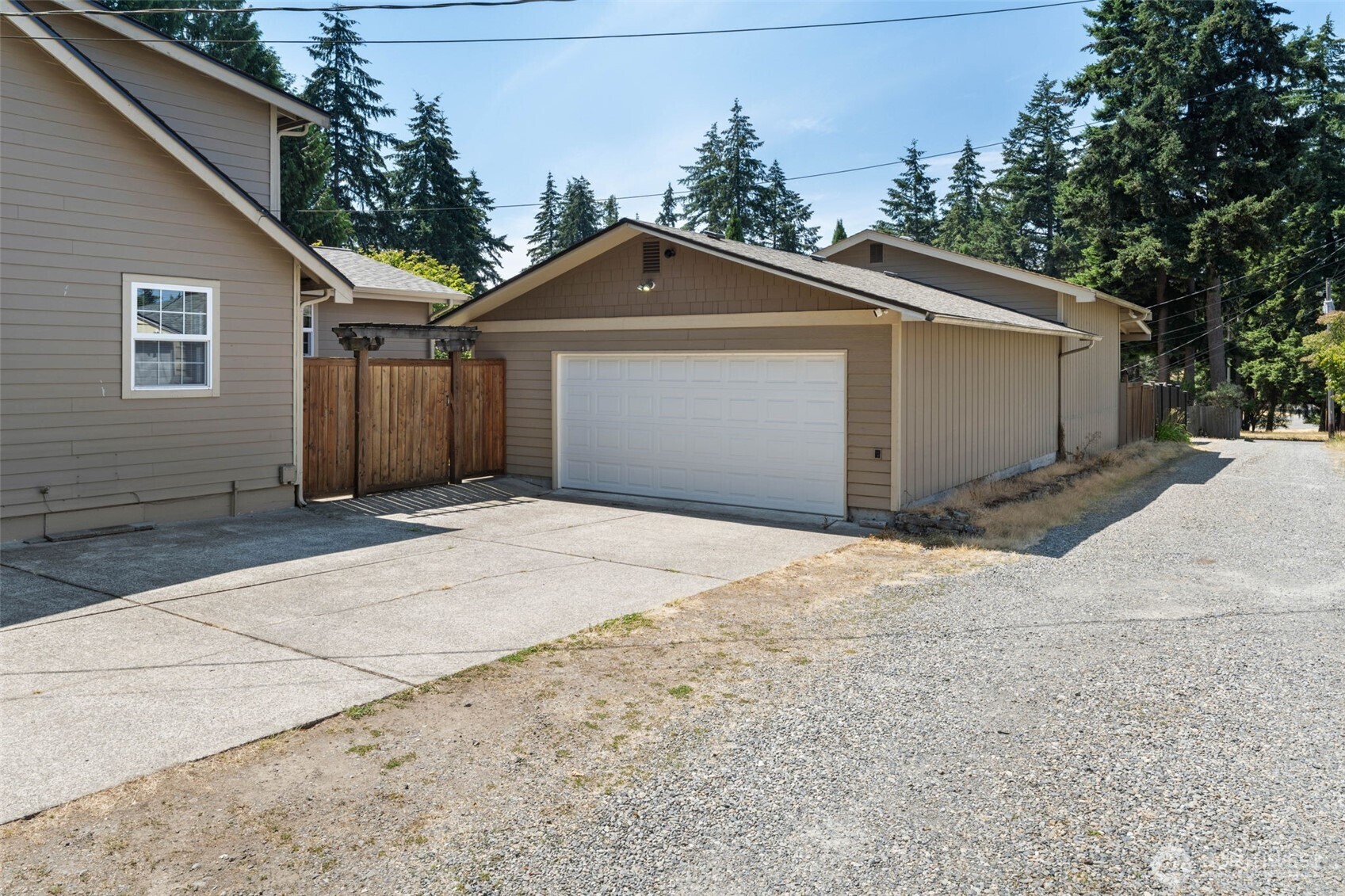 706 N Huson Property Photo 38