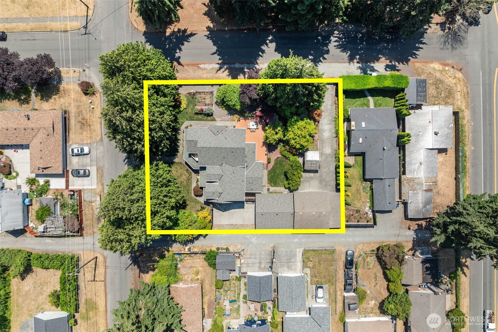 706 N Huson Property Photo 39