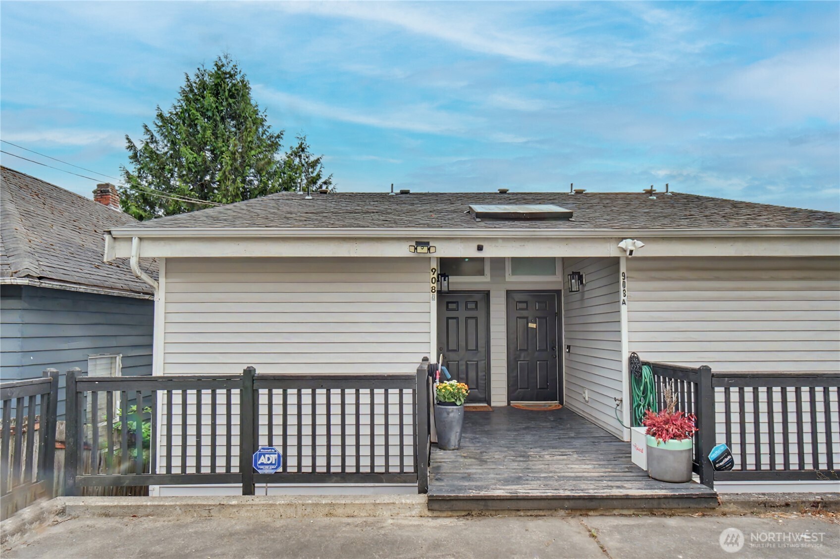 908 Hiawatha Place B Property Photo 1
