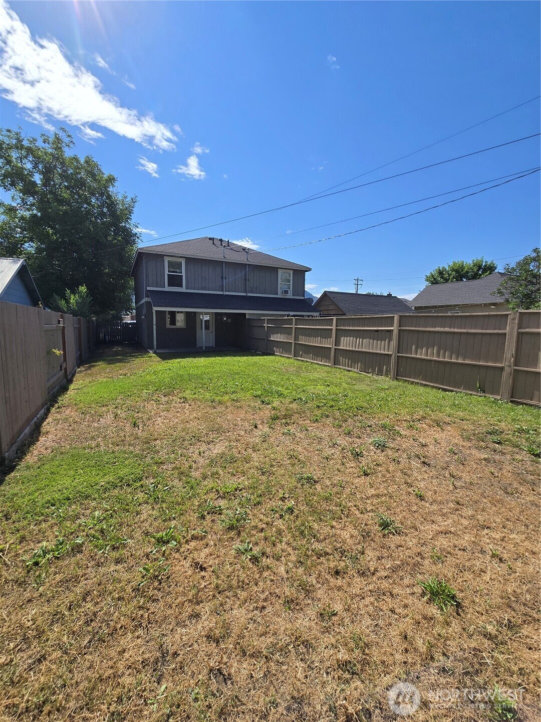 1402 Juniper Street Property Photo 5