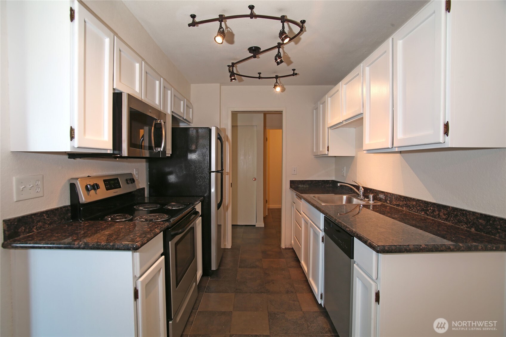 5631 California Avenue Property Photo 18