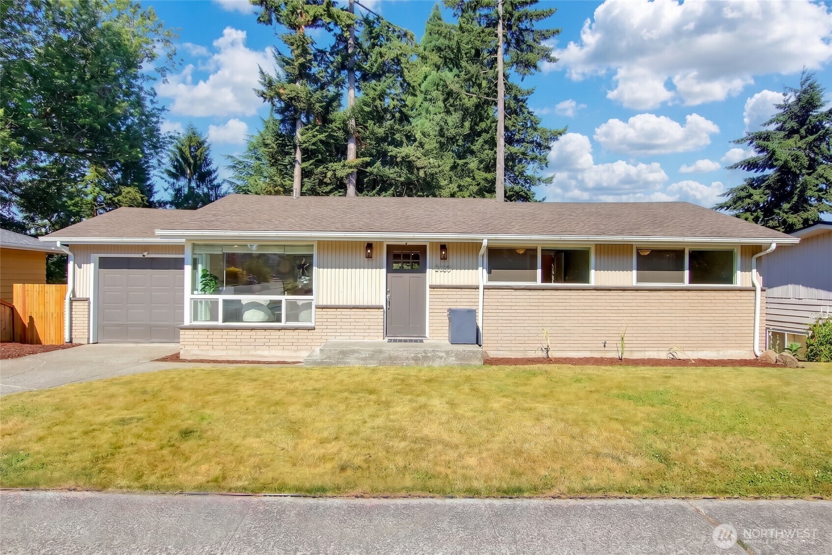 2025 Edmonds Avenue Property Photo 1
