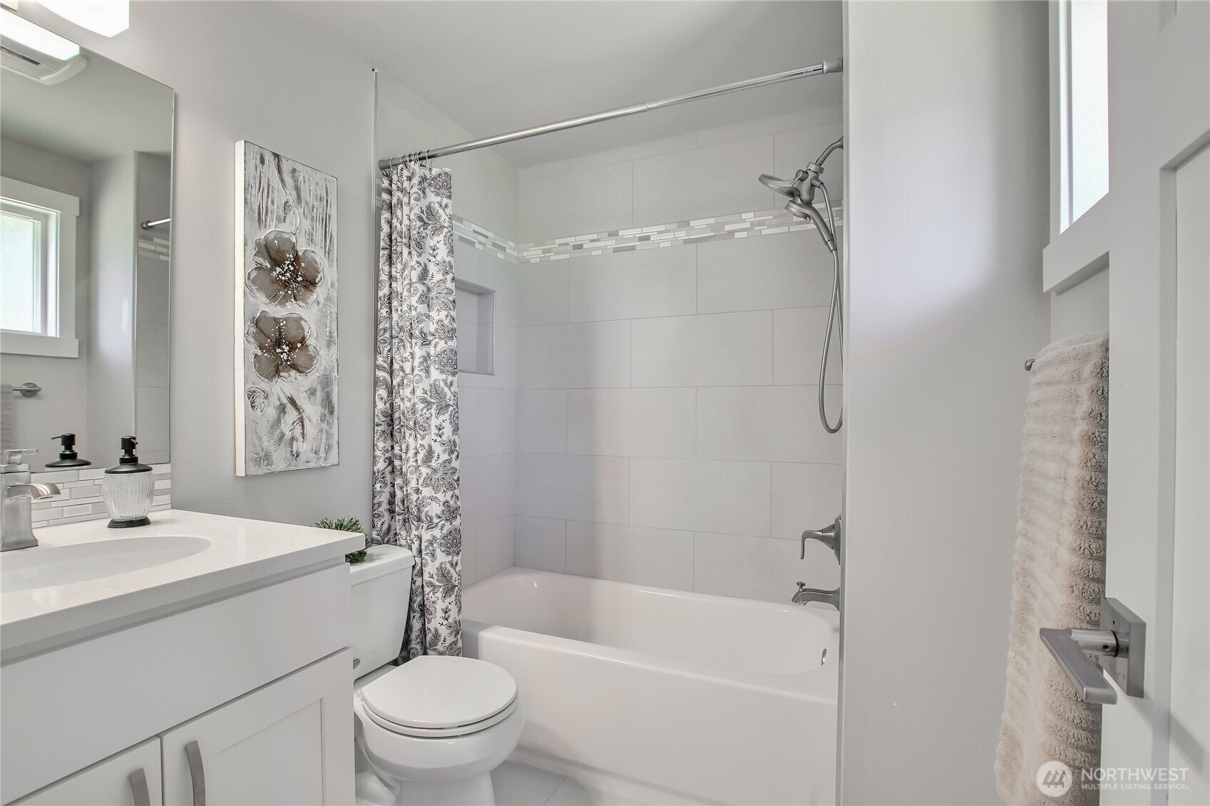 2025 Edmonds Avenue Property Photo 18