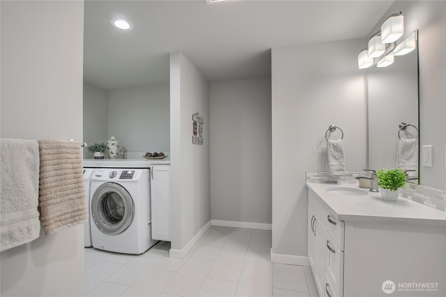 2025 Edmonds Avenue Property Photo 24