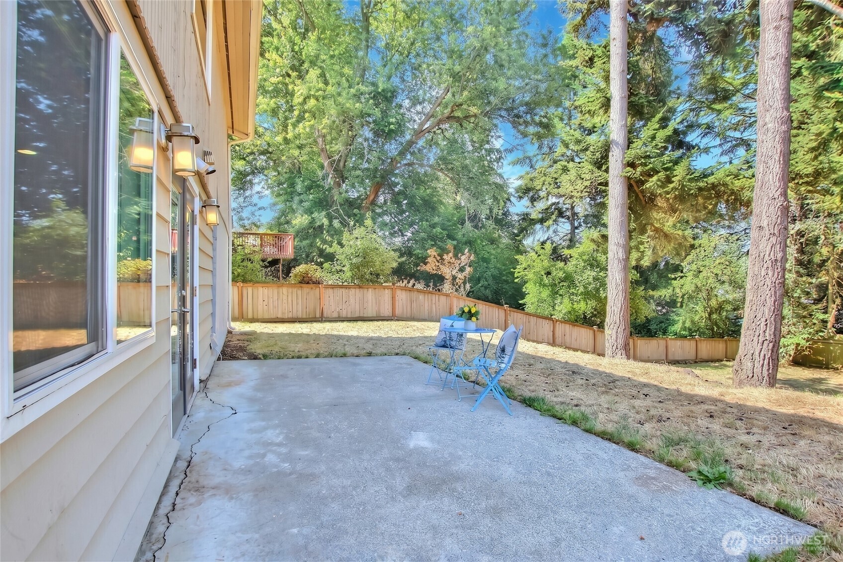 2025 Edmonds Avenue Property Photo 28