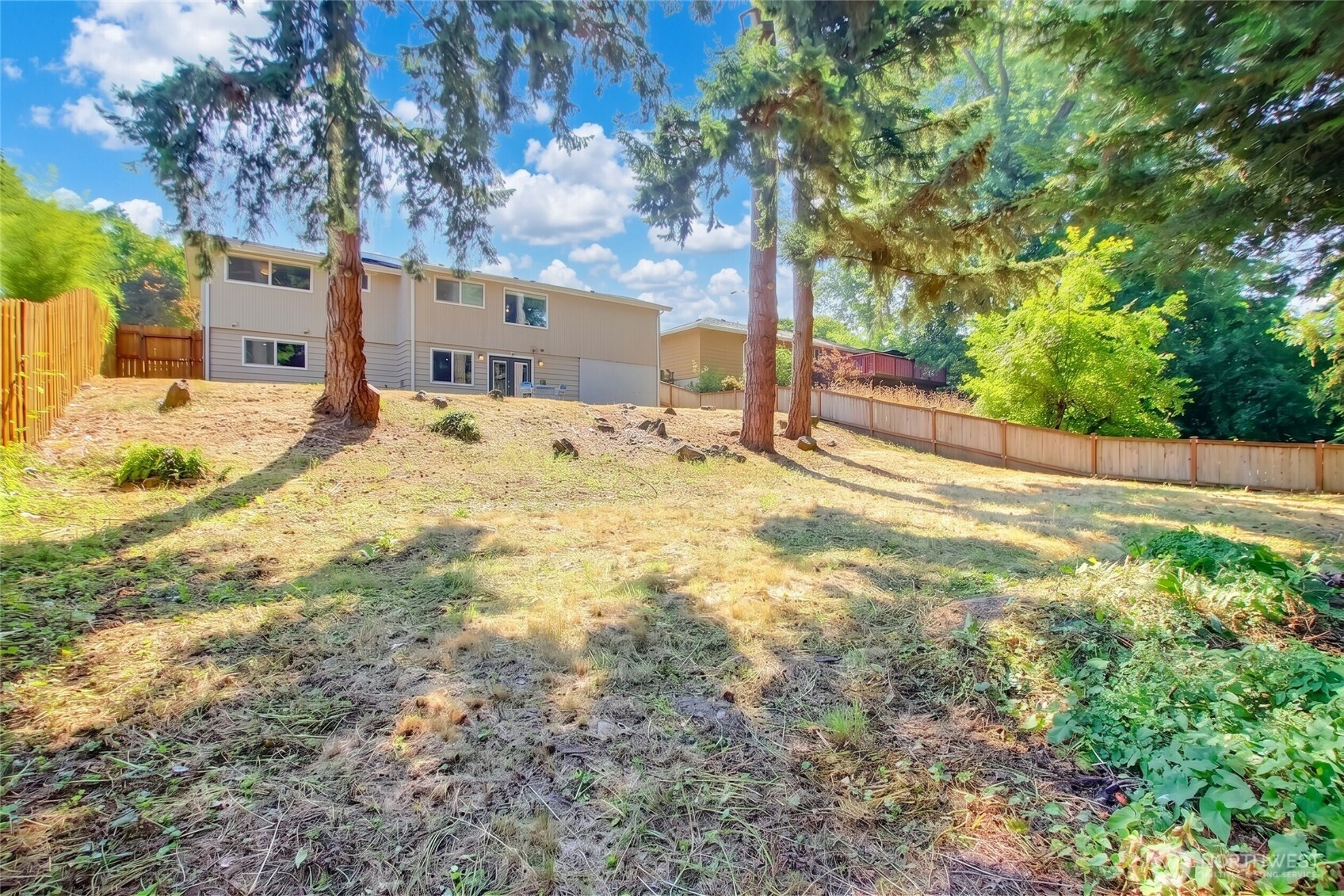 2025 Edmonds Avenue Property Photo 31