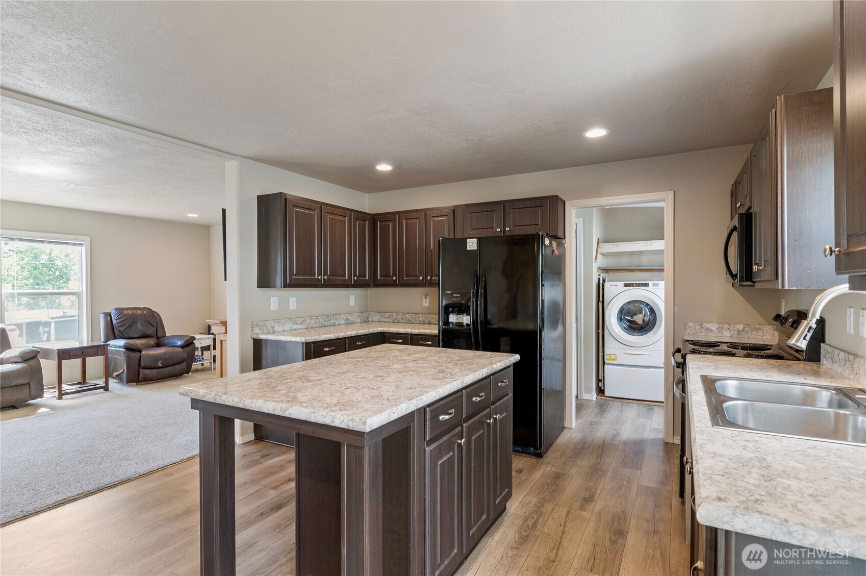 5219 5th Street Property Photo 3