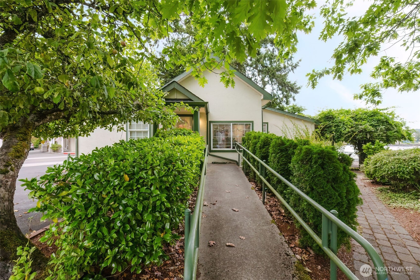 9234 Bay Shore Drive Property Photo 6