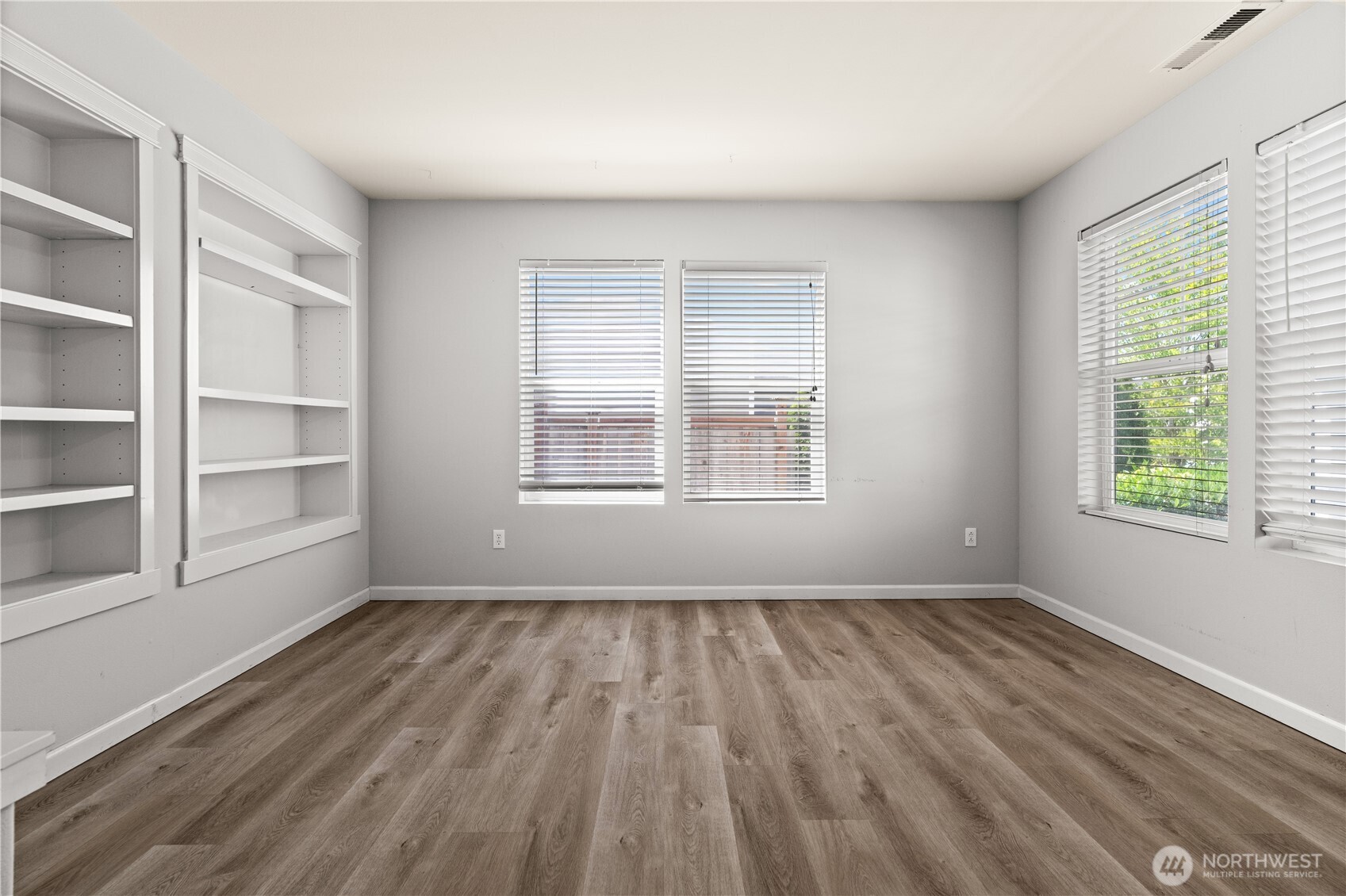 9520 187th Street Ct Property Photo 4