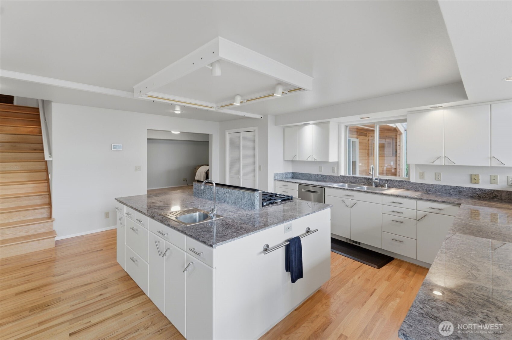 6607 Crimson Sky Loop Property Photo 15
