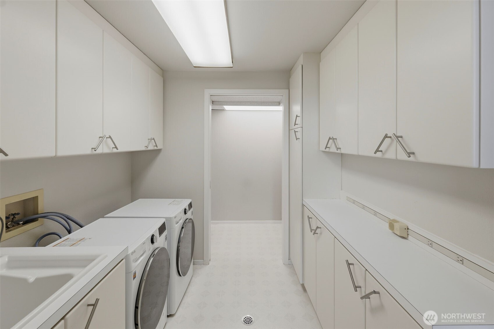 6607 Crimson Sky Loop Property Photo 23