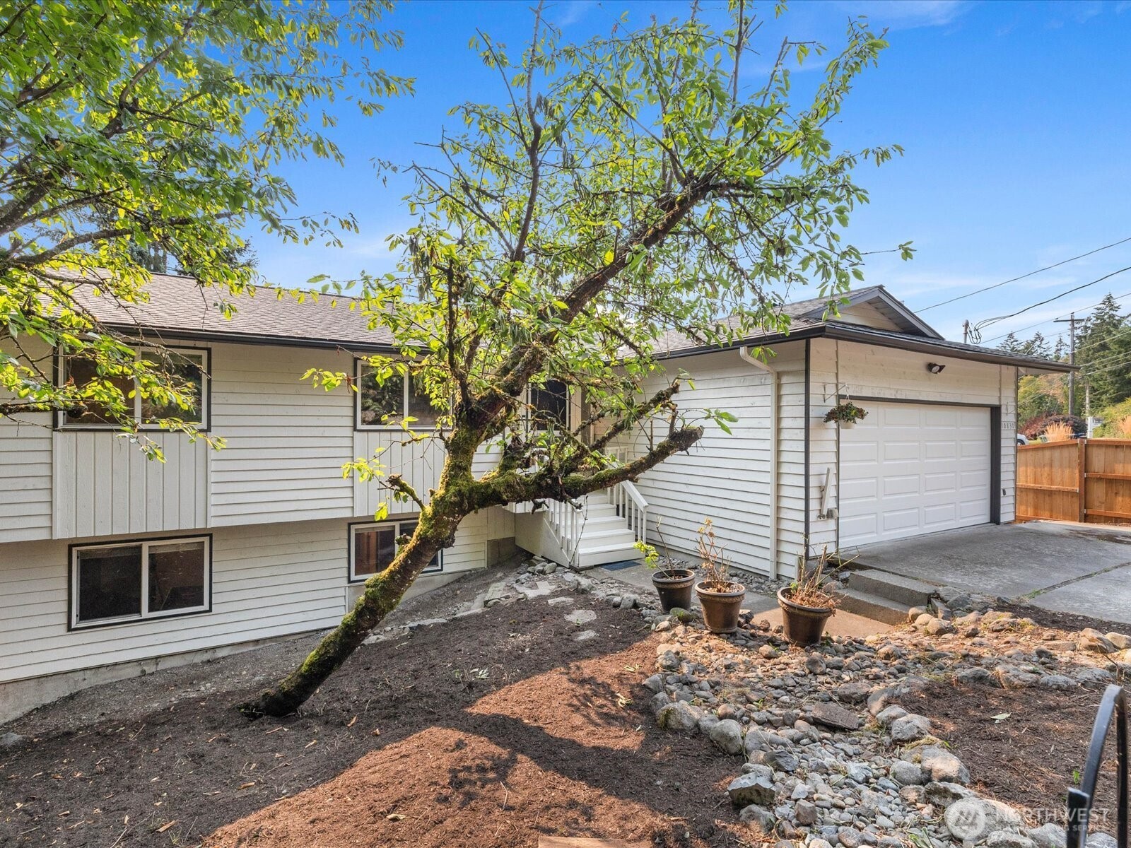 10830 Lake View Drive Property Photo 1