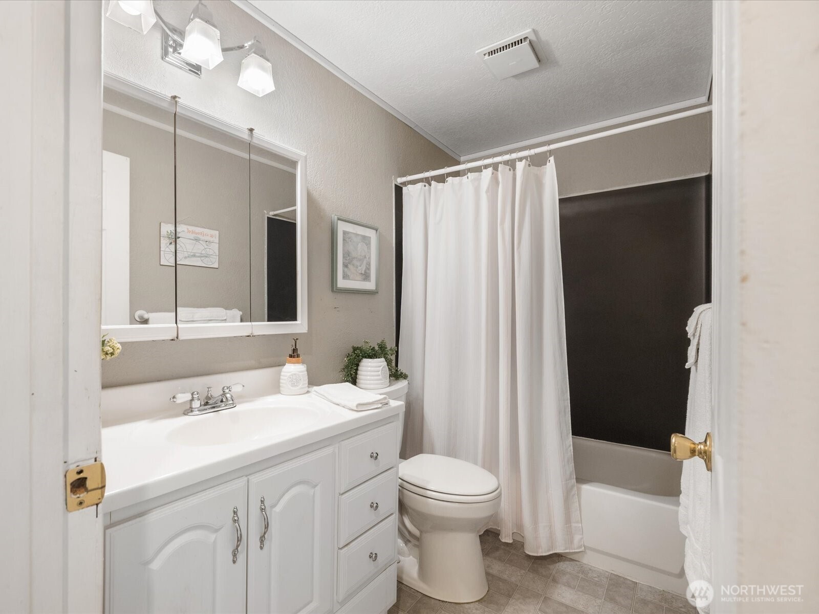 10830 Lake View Drive Property Photo 16