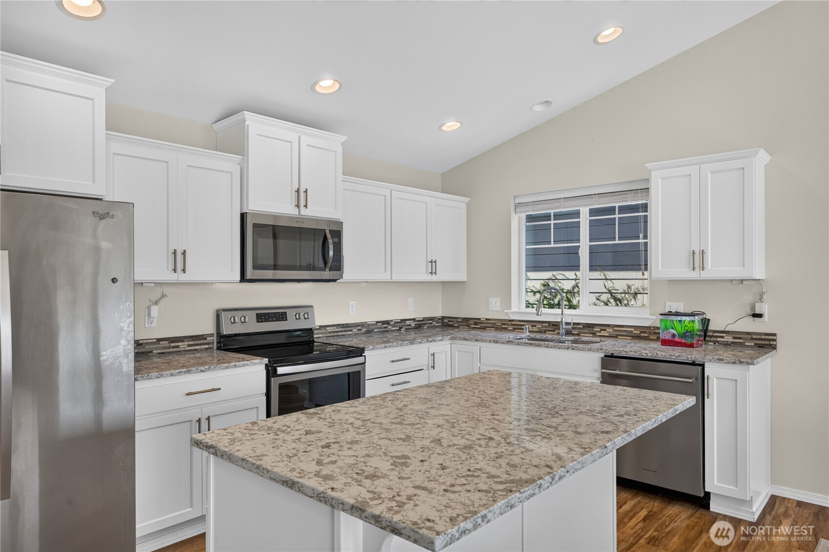 1477 W Gateway Heights Loop Property Photo 4
