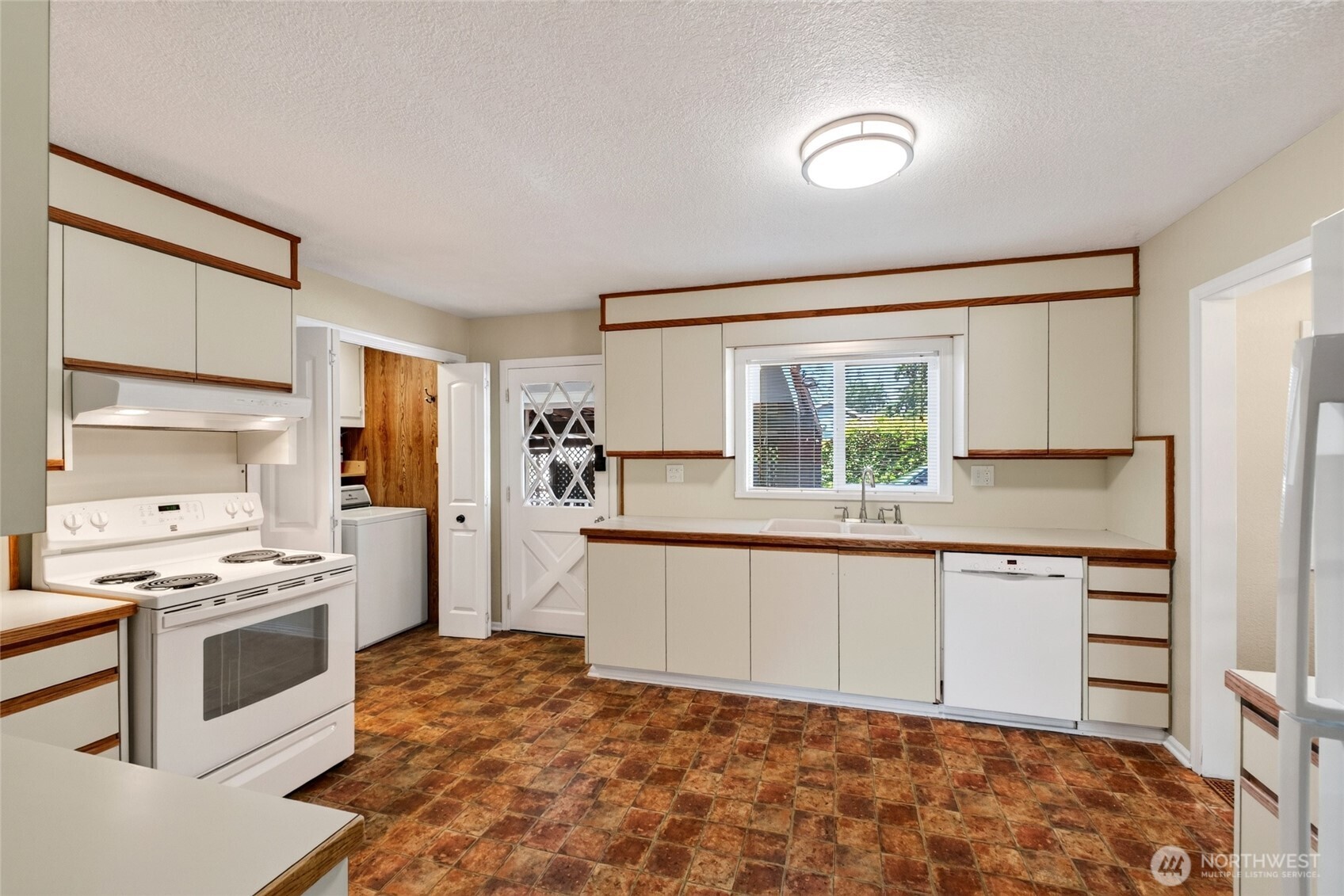 10104 48th Avenue Property Photo 11