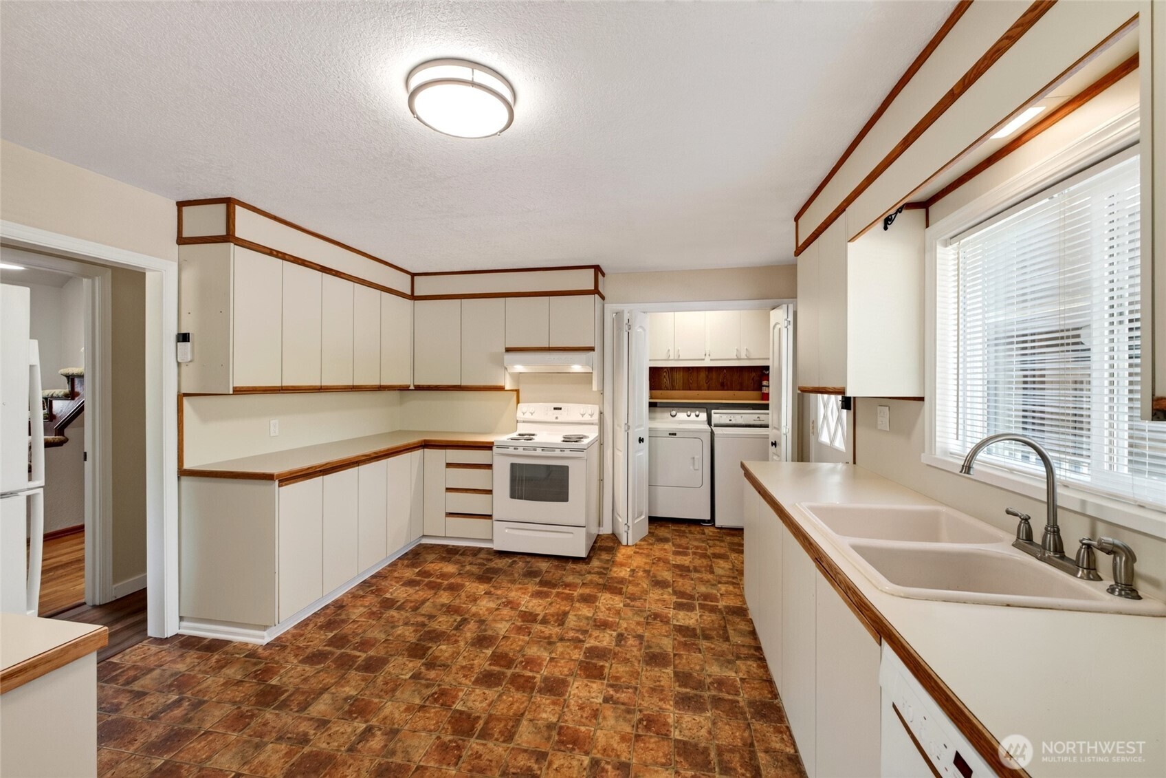 10104 48th Avenue Property Photo 12