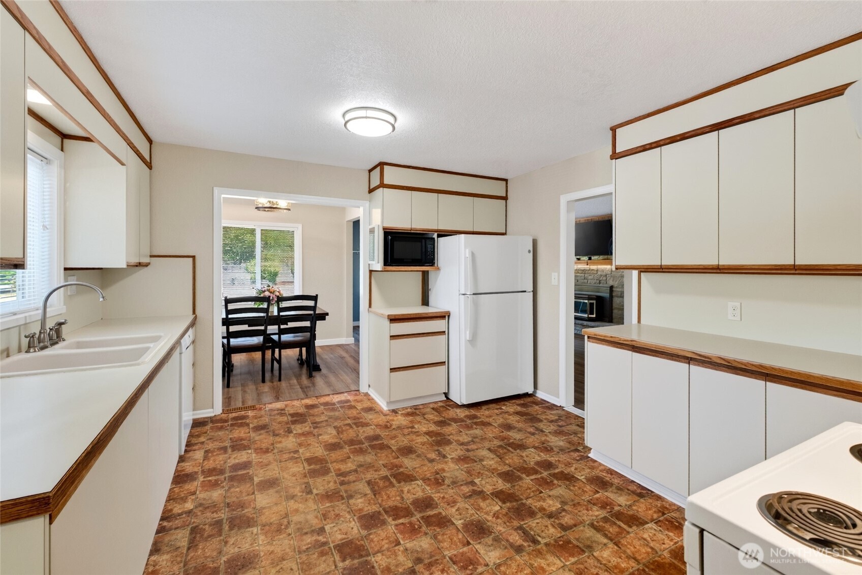 10104 48th Avenue Property Photo 13