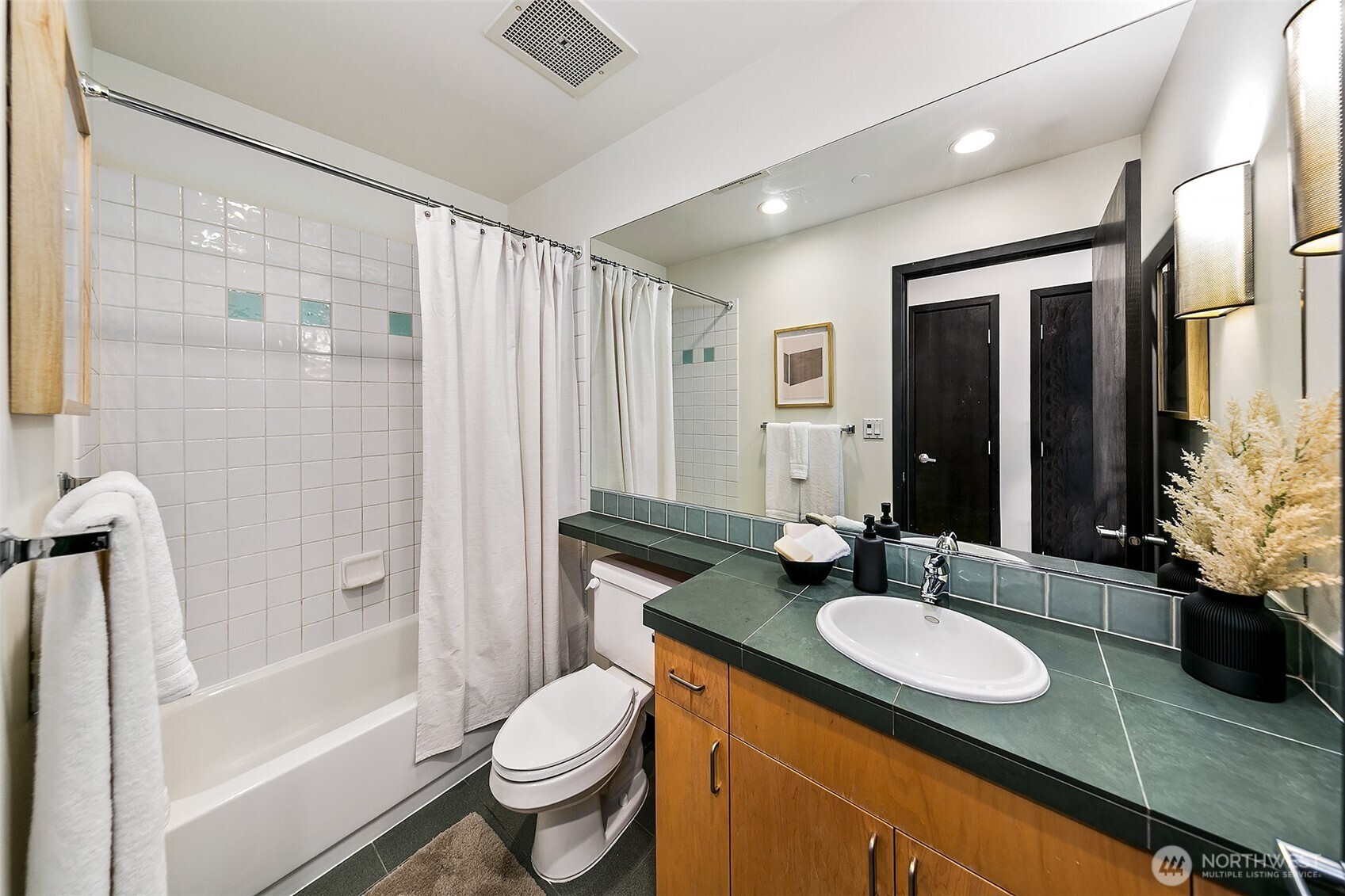 2716 Elliott Avenue 605 Property Photo 14