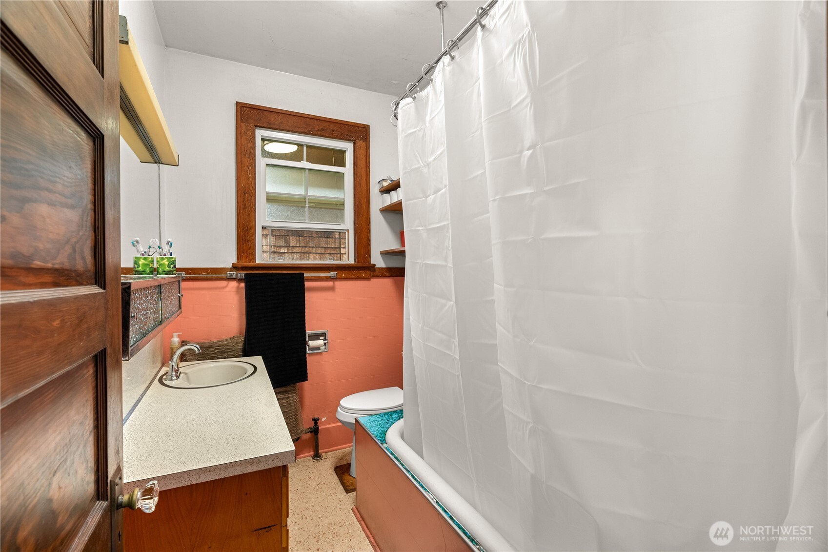 312 W 2nd Street Property Photo 17