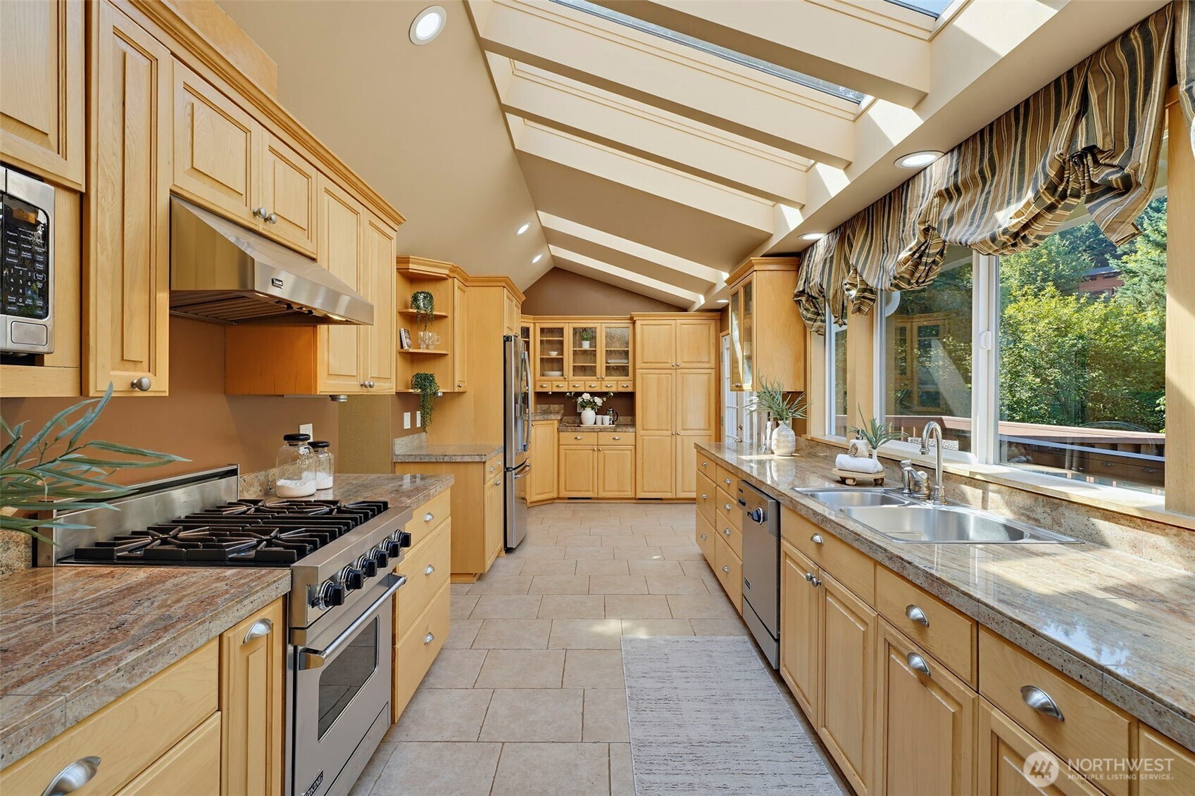 13807 Military Road Property Photo 11