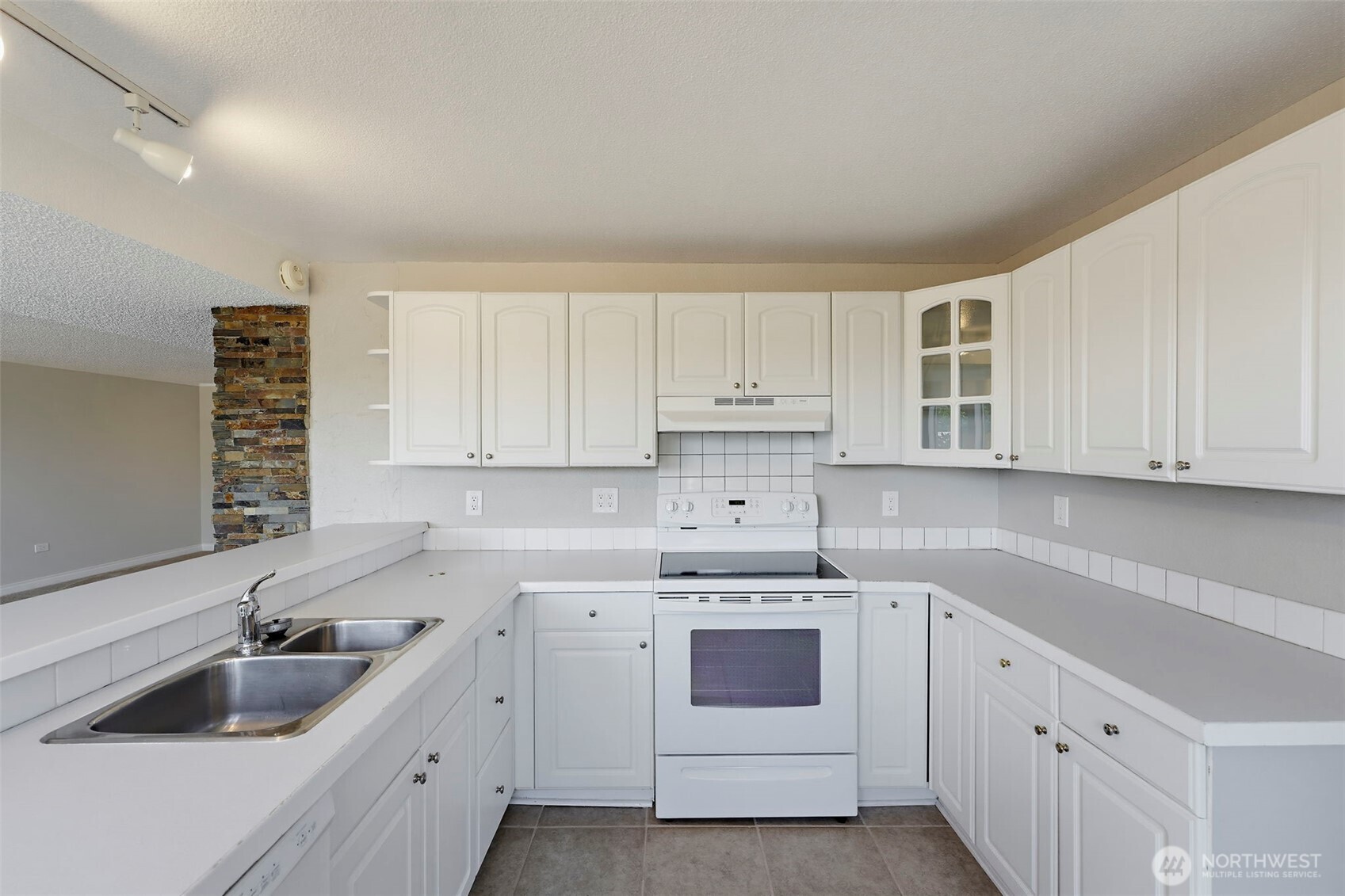 13807 Military Road Property Photo 22