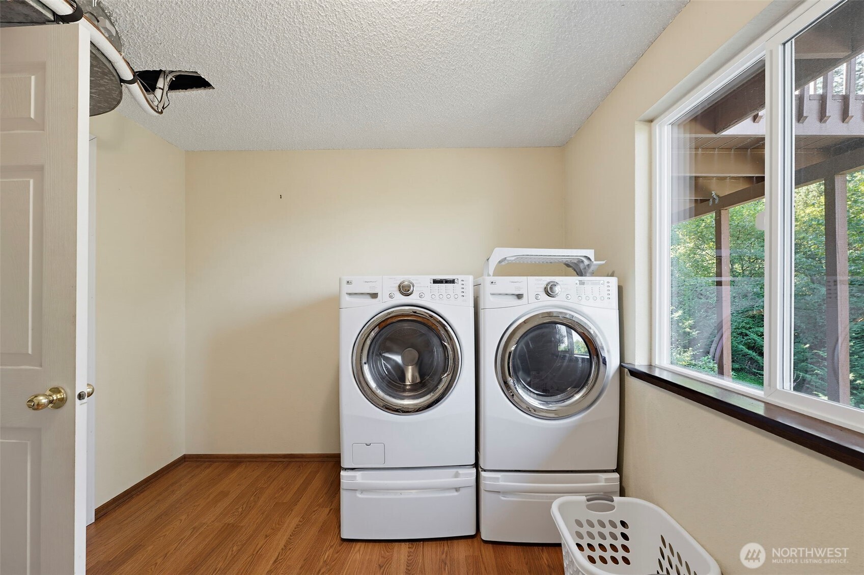 13807 Military Road Property Photo 29