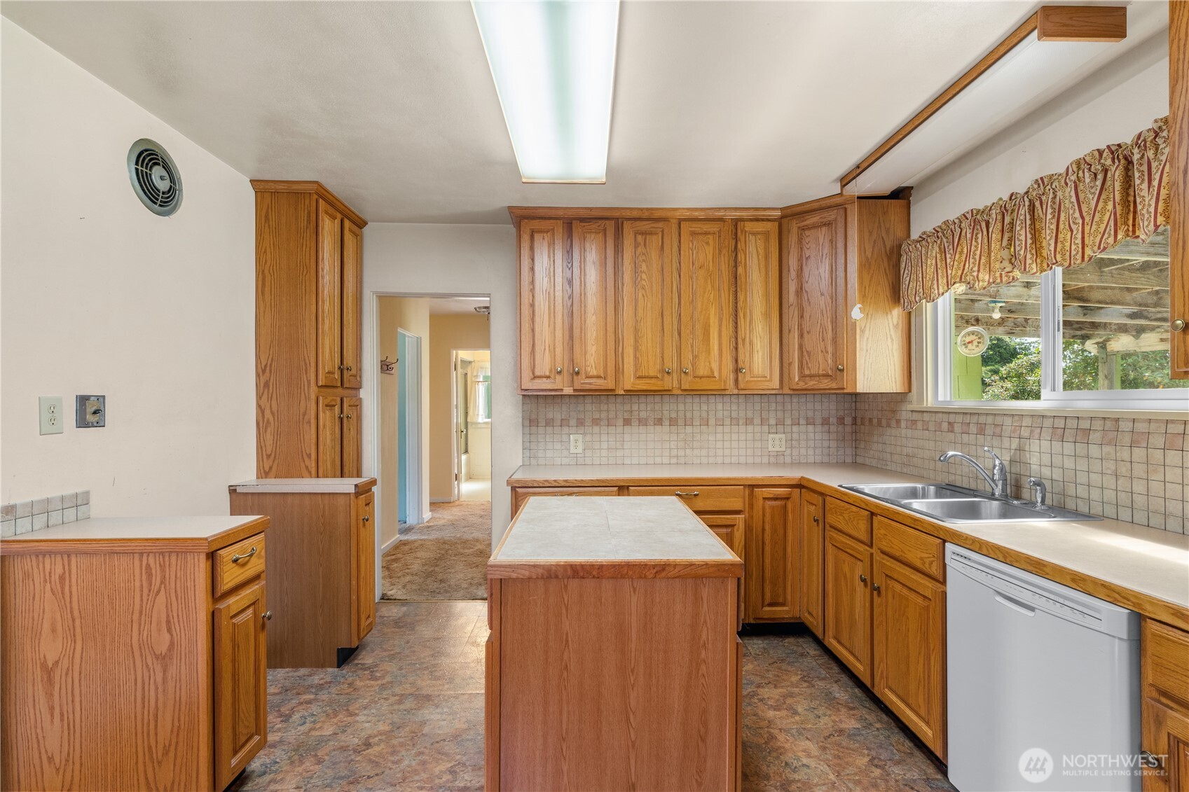 2315 Pacific Avenue Property Photo 9