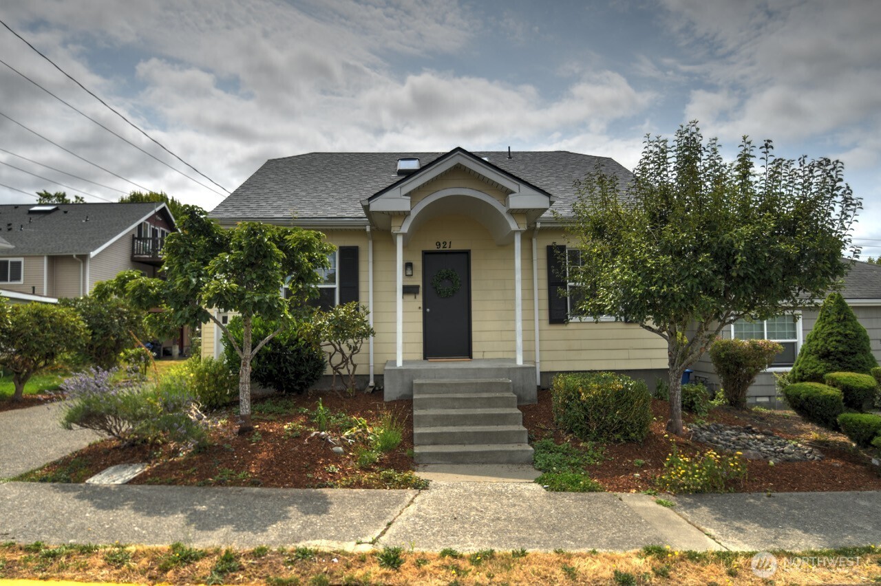 921 5th Avenue Property Photo 1