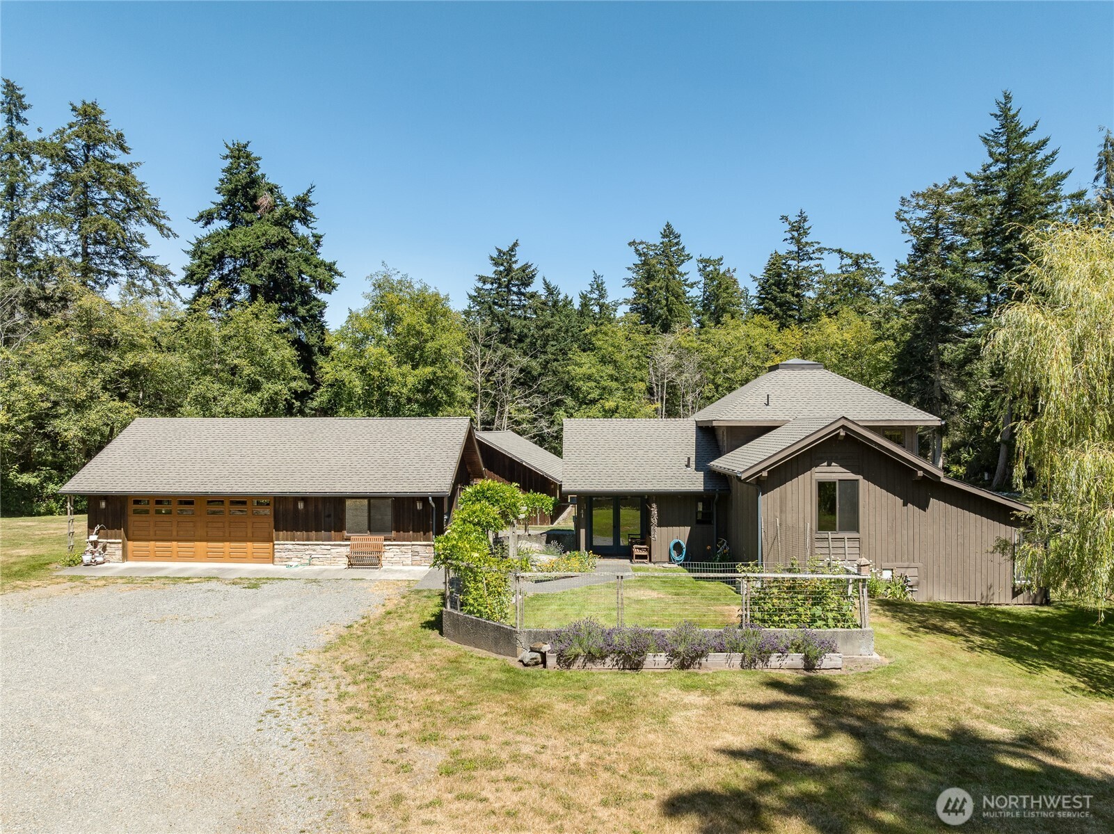 1028 Cross Road Property Photo 4
