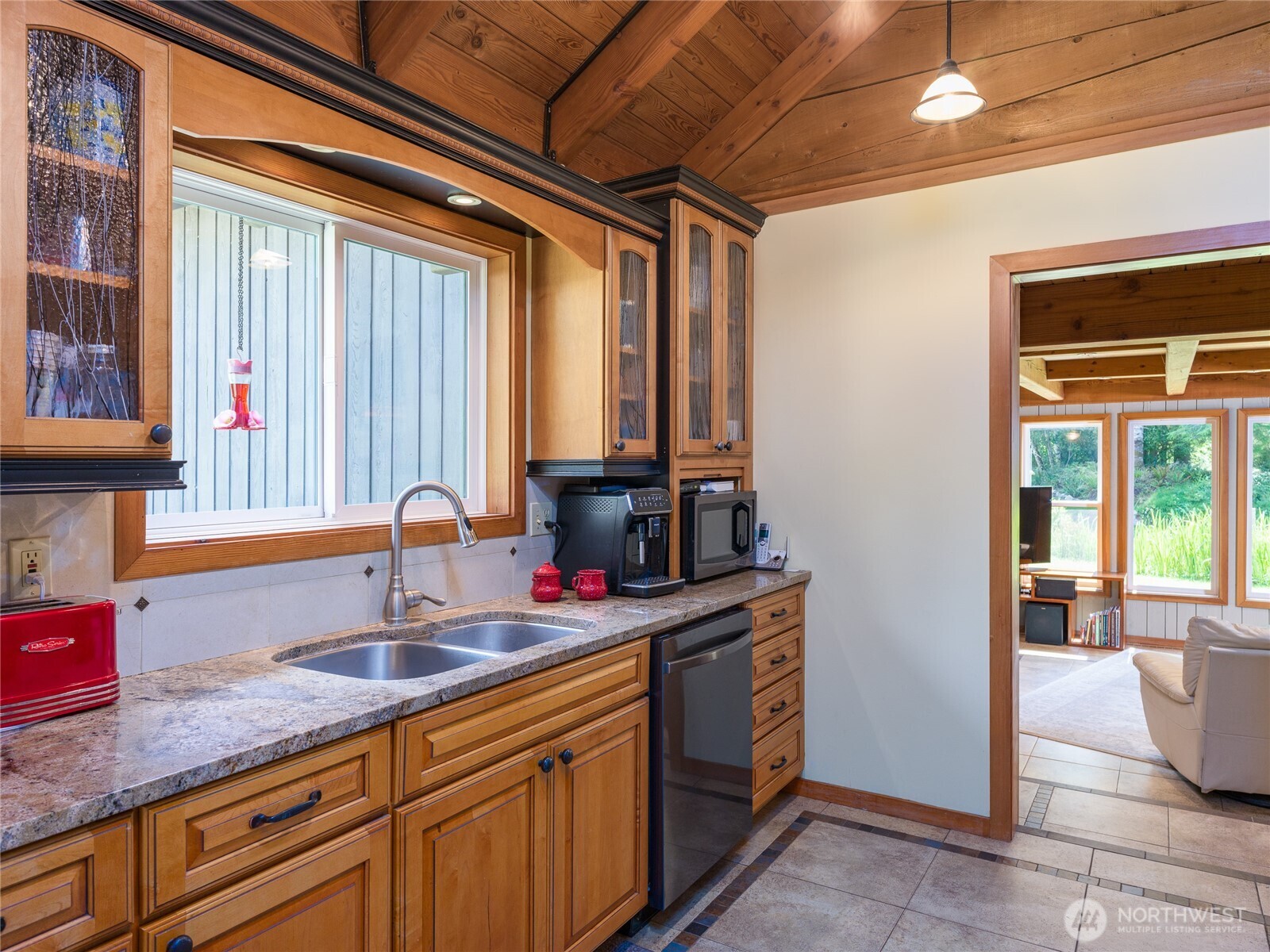 1028 Cross Road Property Photo 9