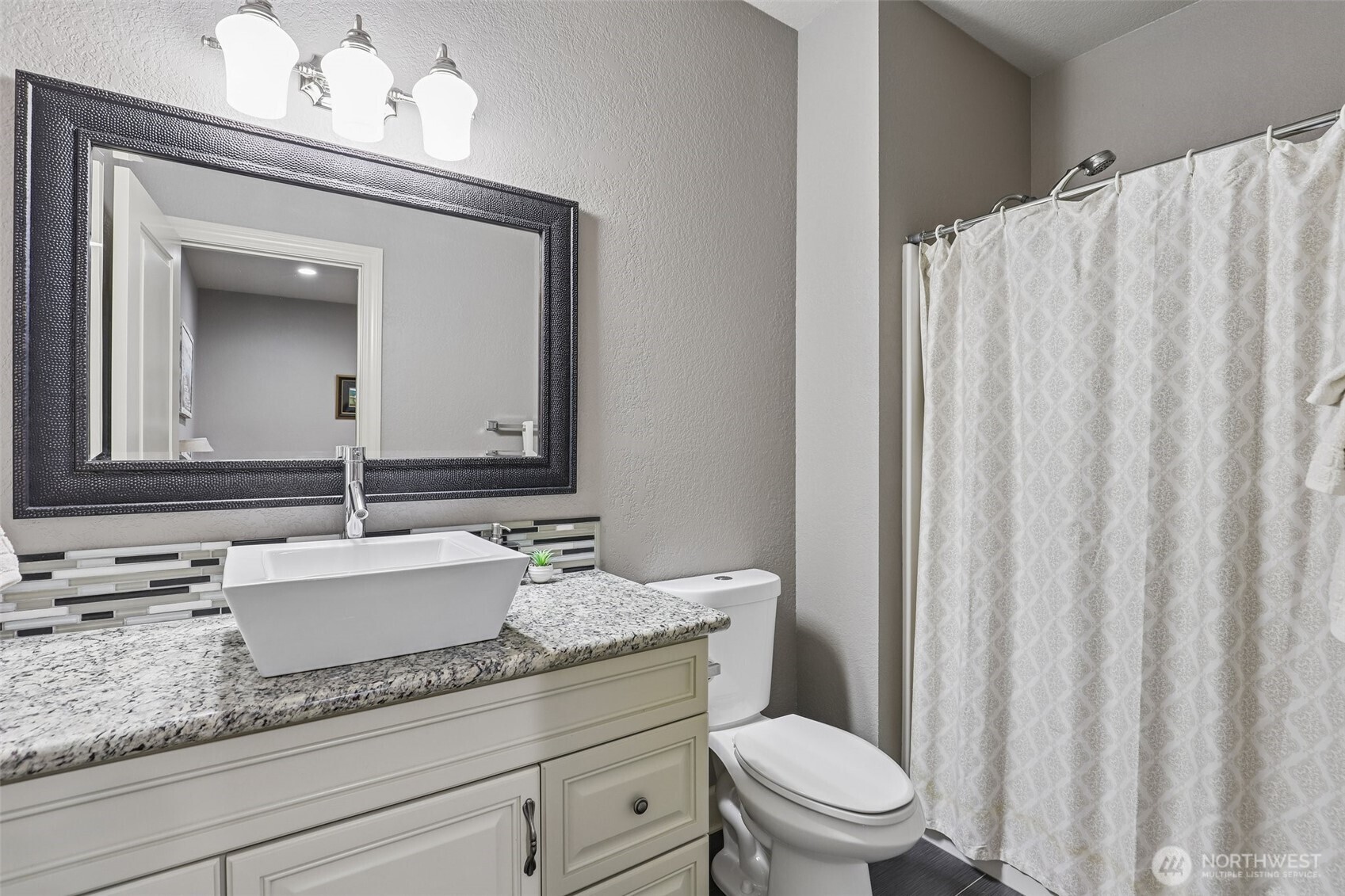 2551 W 1st Street Property Photo 15