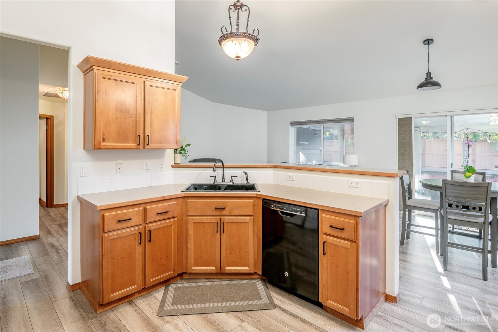 1405 Ne Riddell Avenue Property Photo 4