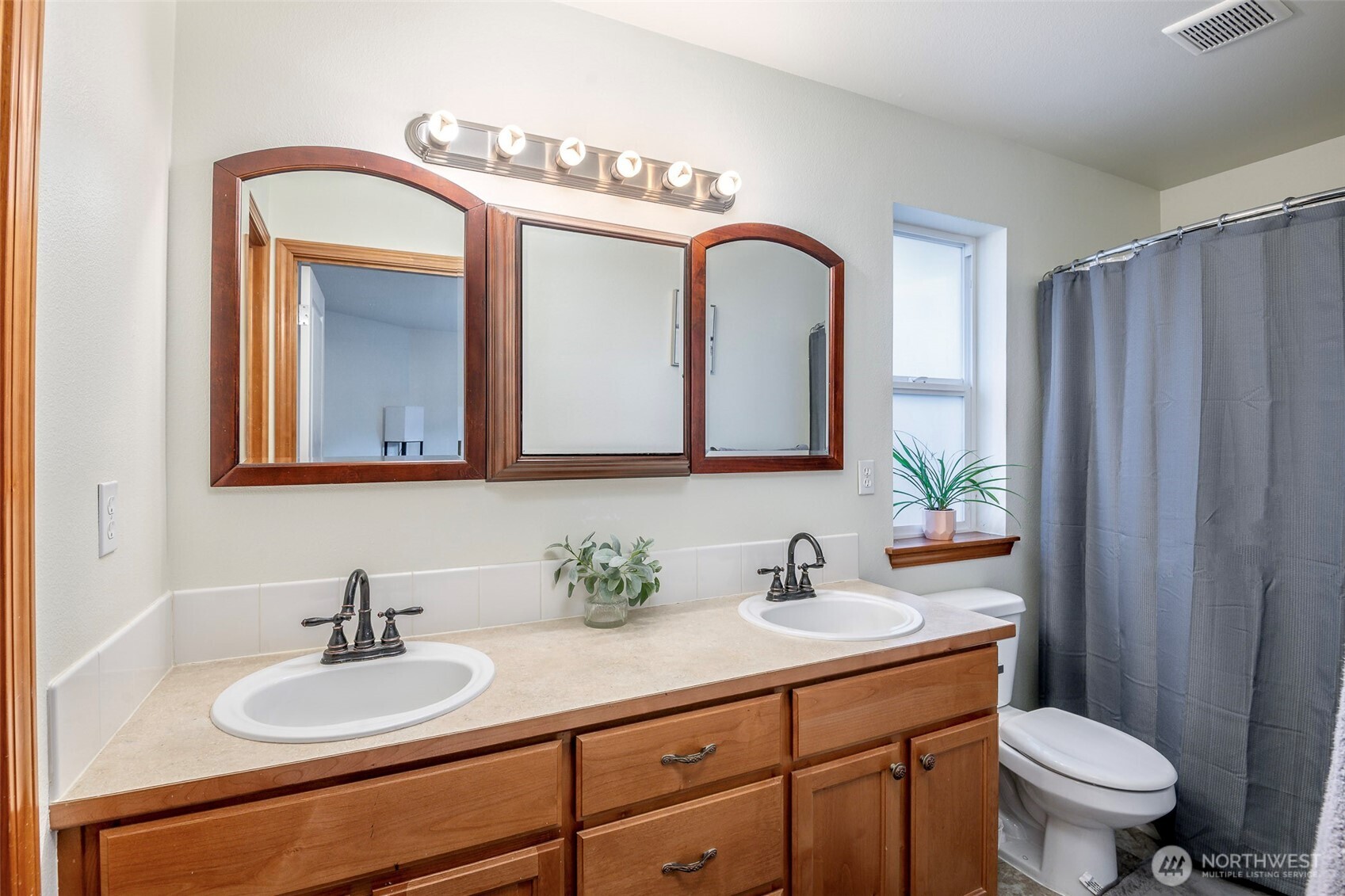 1405 Ne Riddell Avenue Property Photo 17