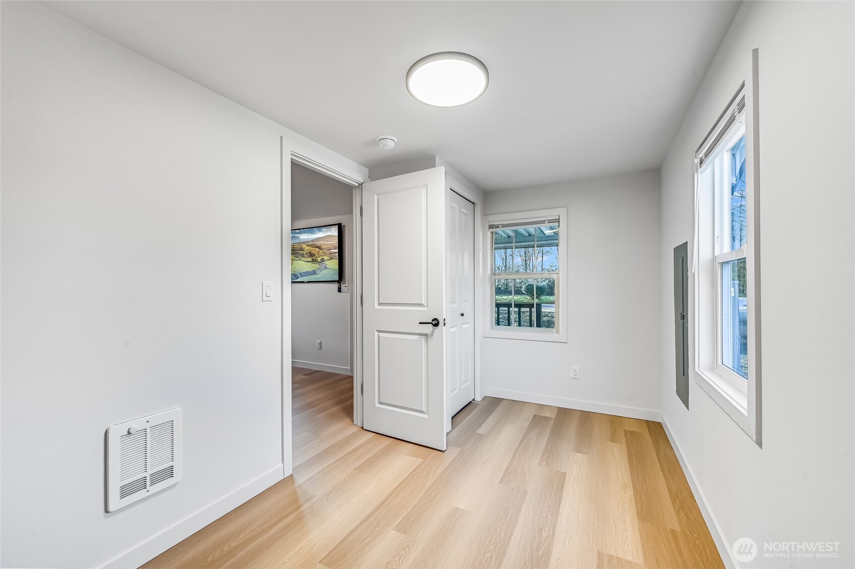 12542 50th Place Property Photo 8
