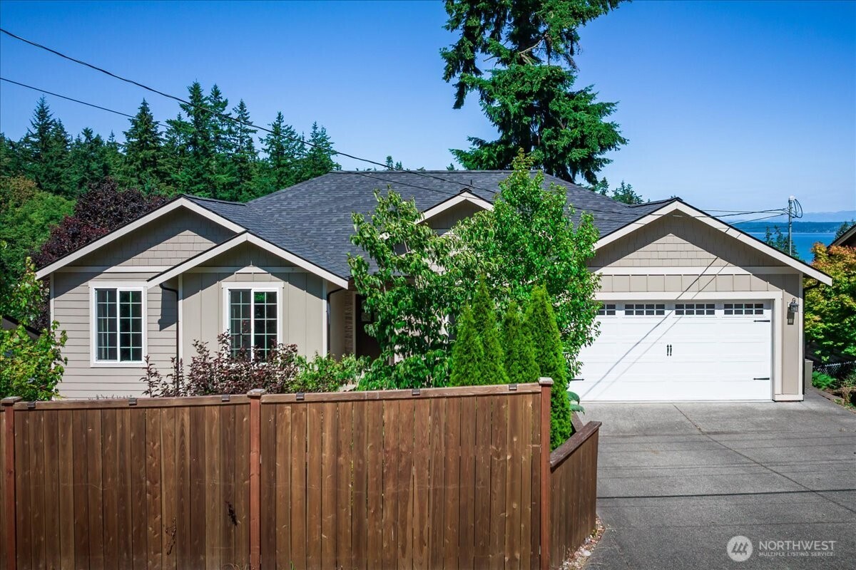 1229 Se Camano Drive Property Photo 4