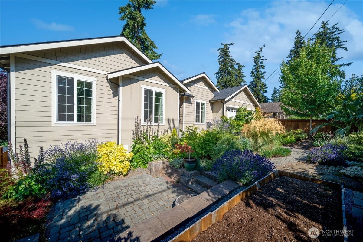 1229 Se Camano Drive Property Photo 5