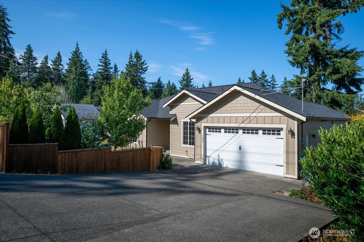 1229 Se Camano Drive Property Photo 7