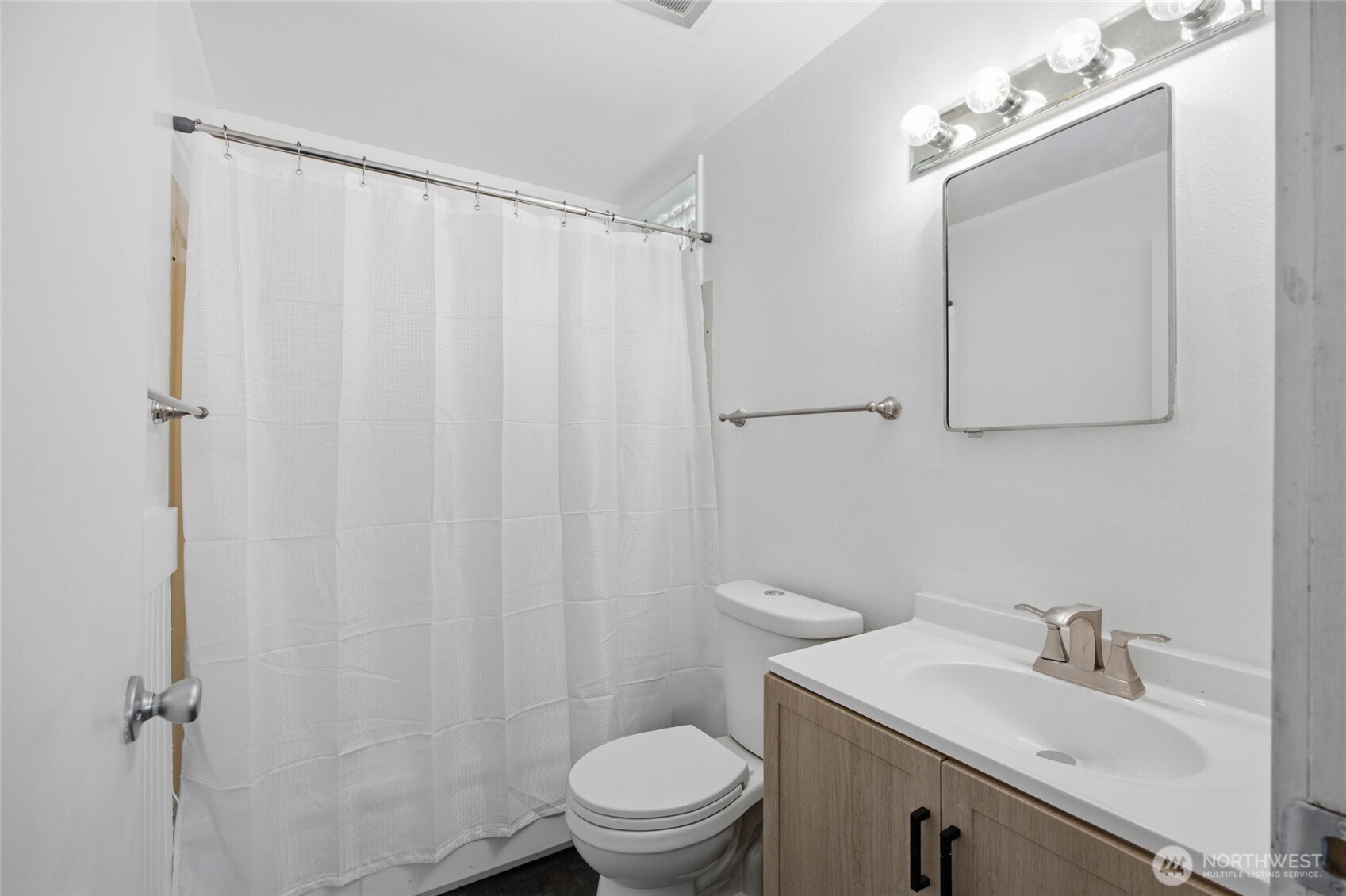 410 Loring Drive Property Photo 15