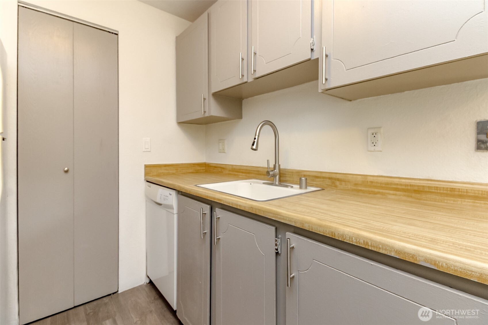 15280 Macadam Road E104 Property Photo 10