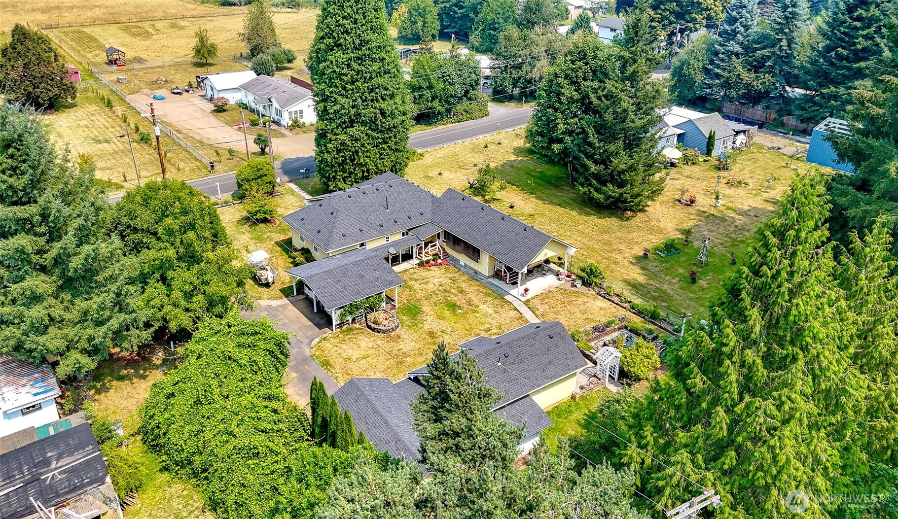 137 Damron Road Property Photo 4