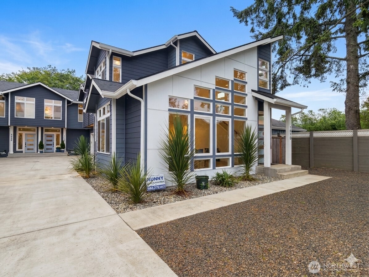 768 Point Brown Avenue D Property Photo 1