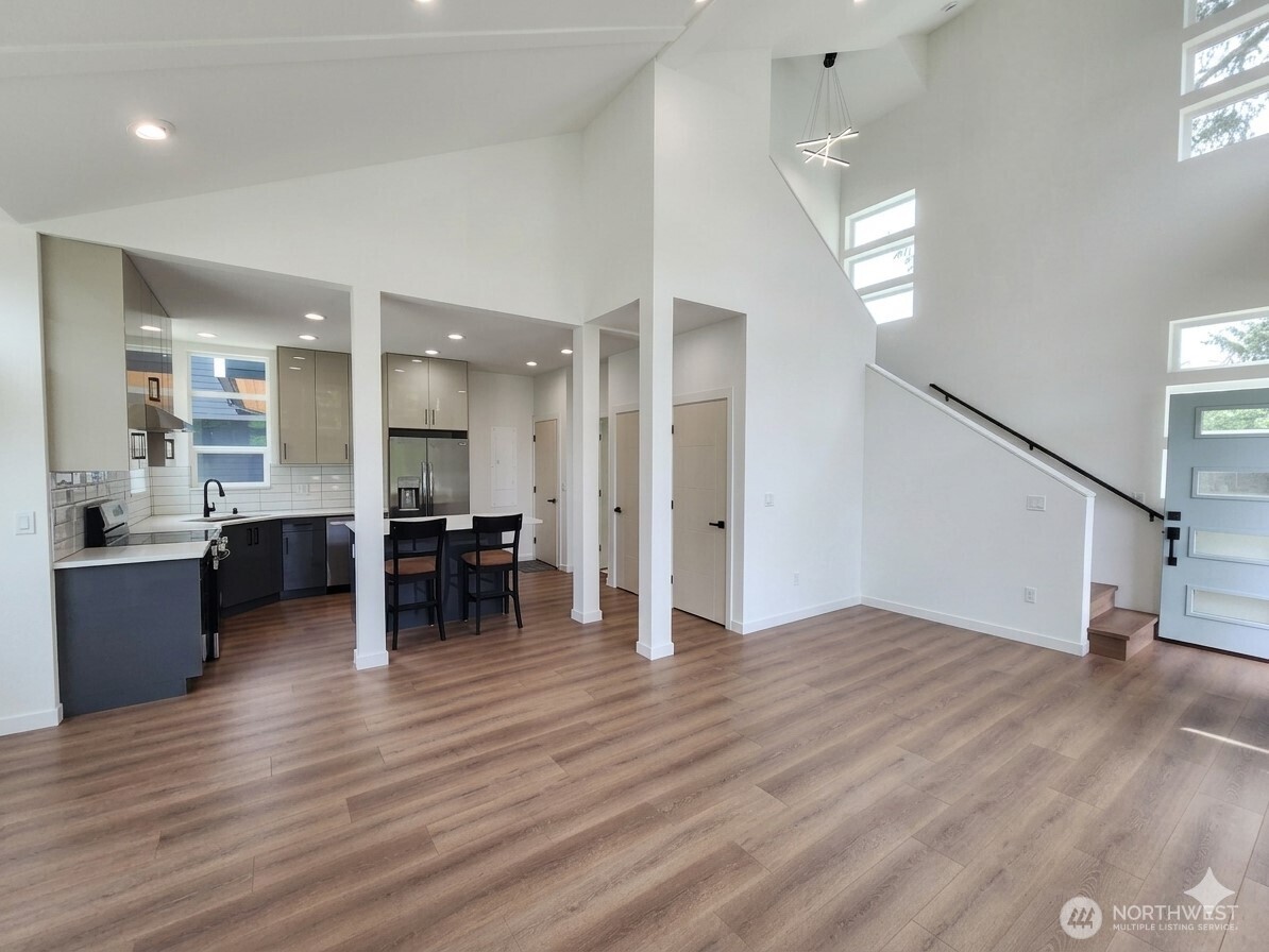 768 Point Brown Avenue D Property Photo 6