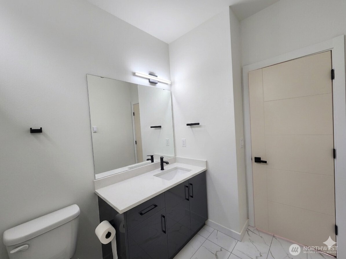 768 Point Brown Avenue D Property Photo 15