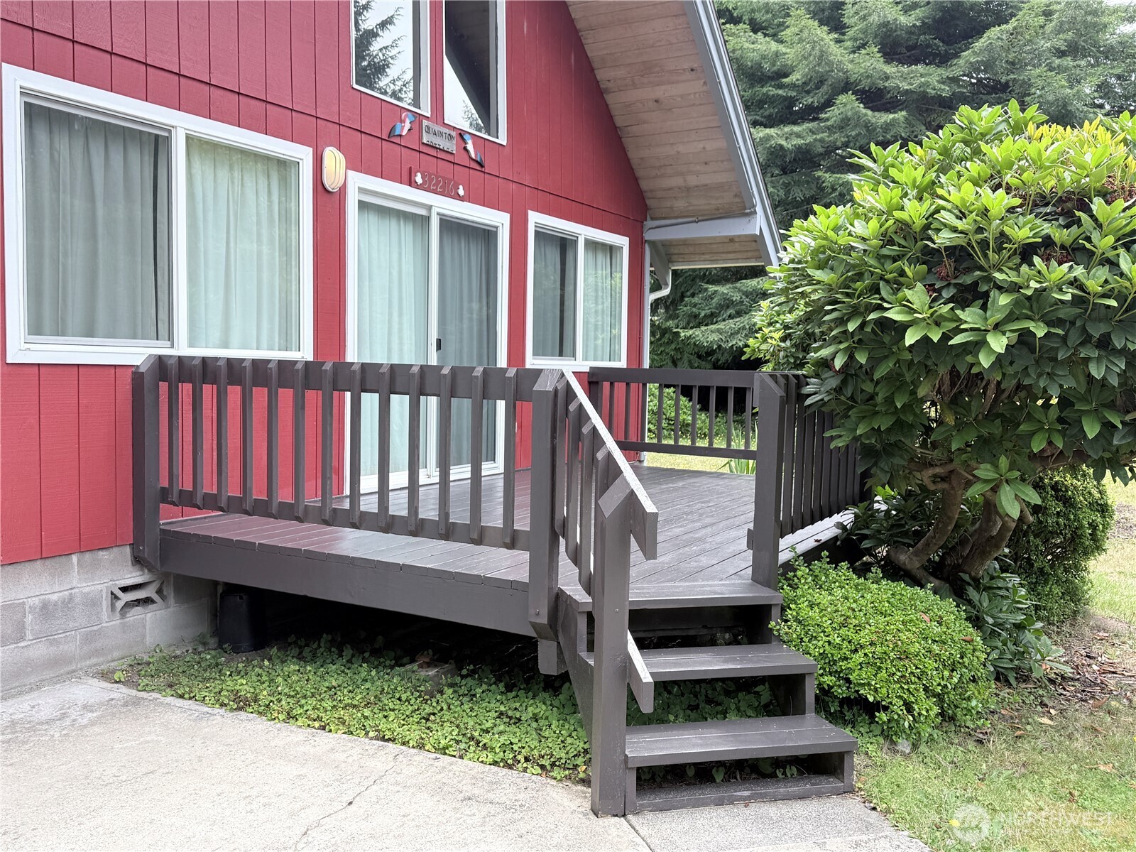 32216 R Place Property Photo 3