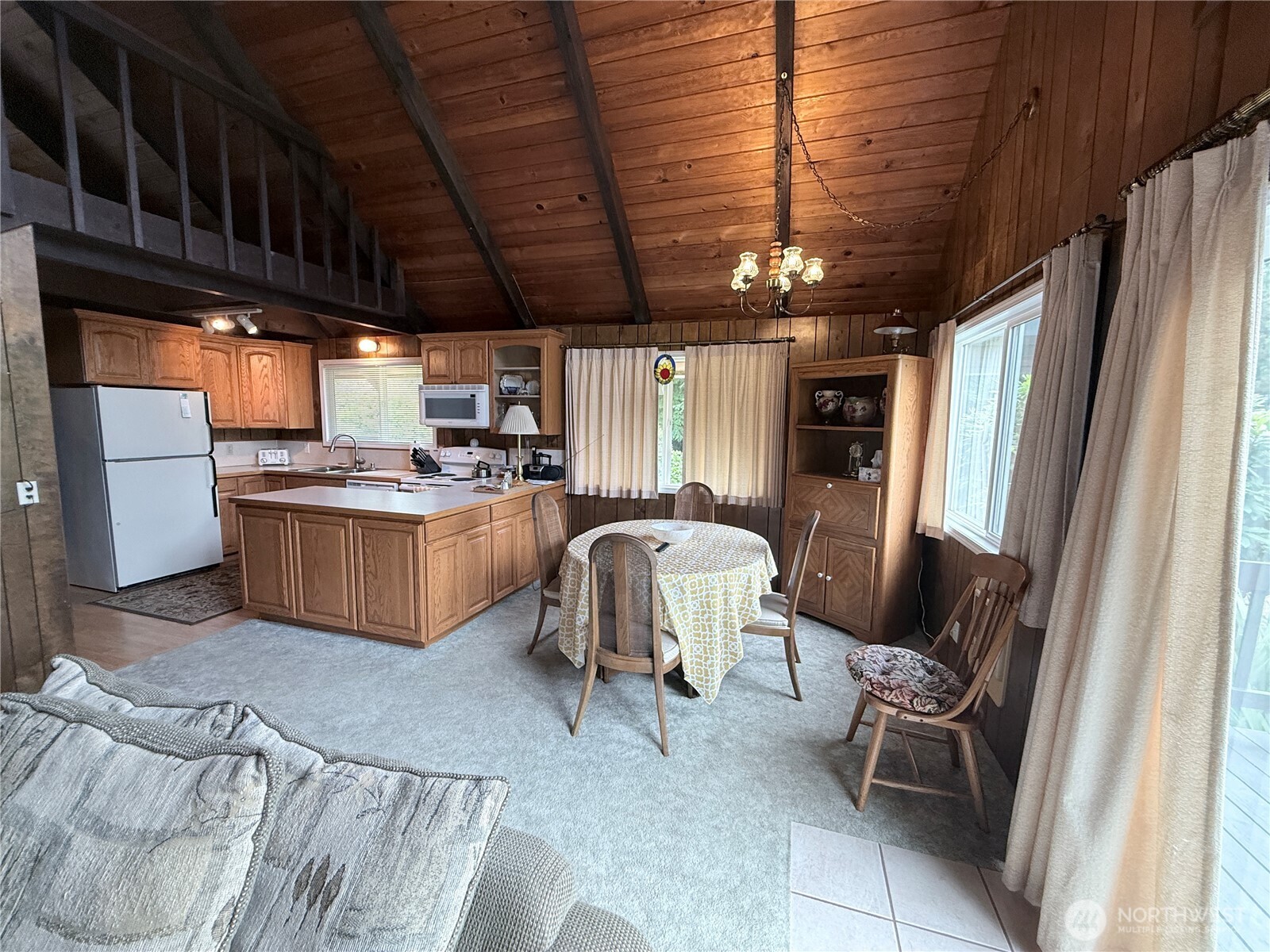 32216 R Place Property Photo 4