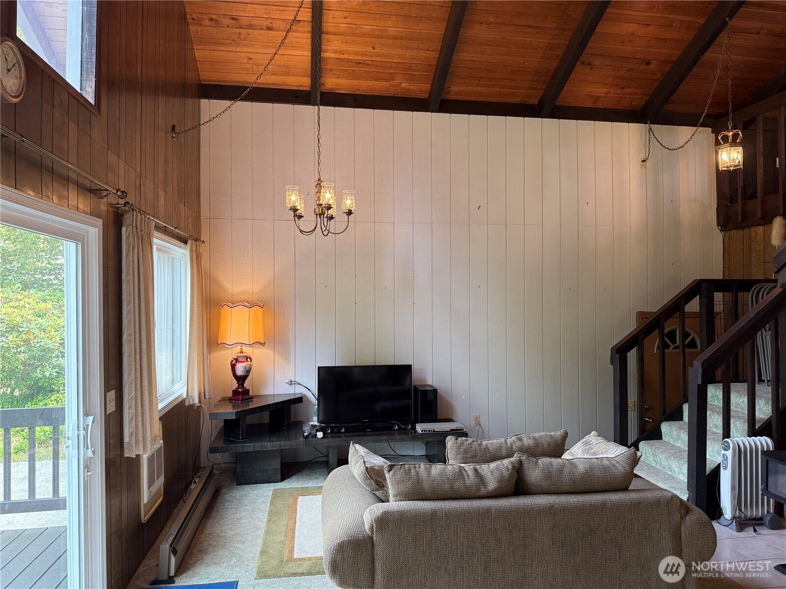 32216 R Place Property Photo 5